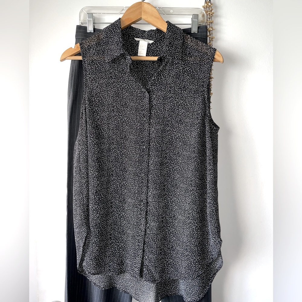 NWOT H&M Sleeveless Buttondown Blouse - Picture 2 of 9